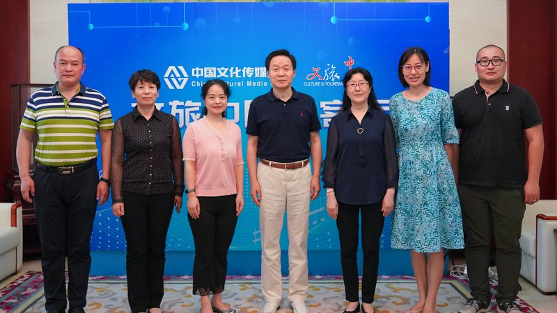 特种纸与烫金工艺：VI设计价格差异的核心秘密